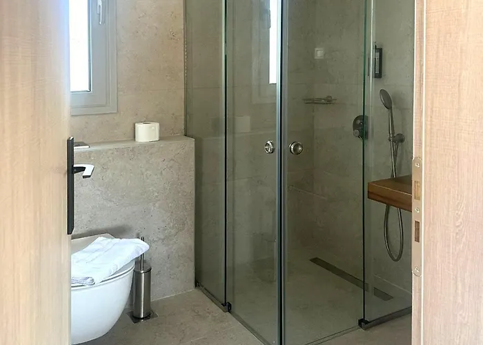 מלון דירות Villa Vivari Suites 4*