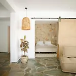 Villa Vivari Suites Ξενοδοχείο με διαμερίσματα 4*