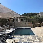Villa Vivari Suites 4* Vivári