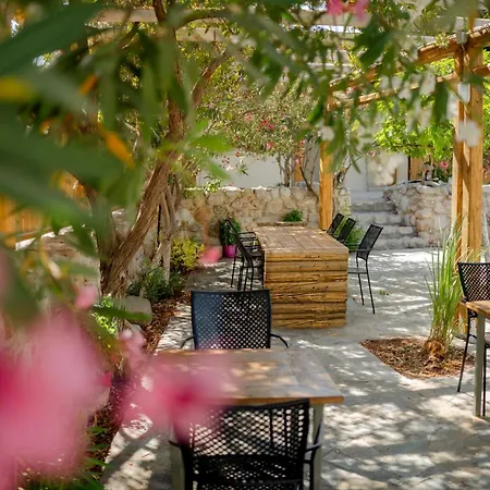 Ξενοδοχείο με διαμερίσματα Villa Vivari Suites Βιβάρι